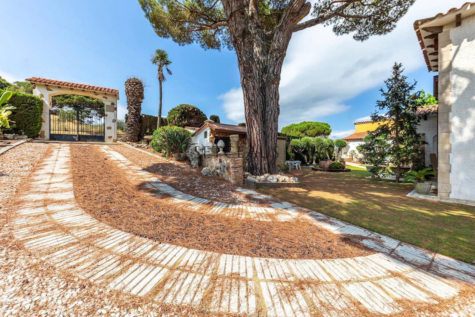 4 soveværelse Villa til salg i Mataro med swimmingpool garage - € 750.000 (Ref: 9115116)