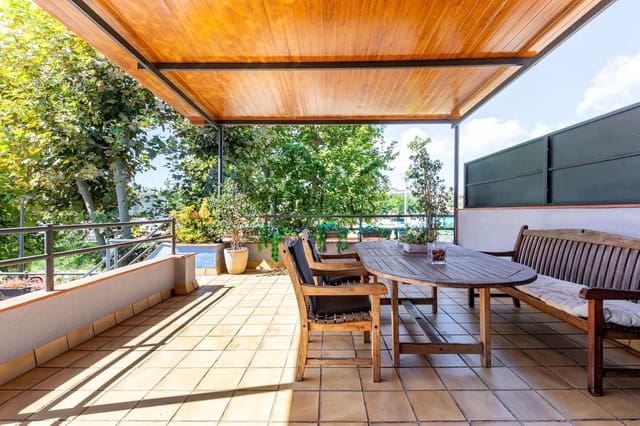 4 soverom Villa til salgs i El Masnou med svømmebasseng garasje - € 840 000 (Ref: 9205300)