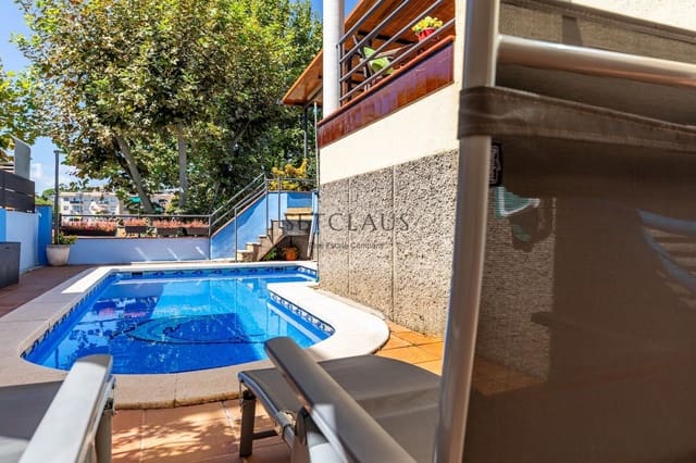 4 soverom Villa til salgs i El Masnou med svømmebasseng garasje - € 840 000 (Ref: 9205300)