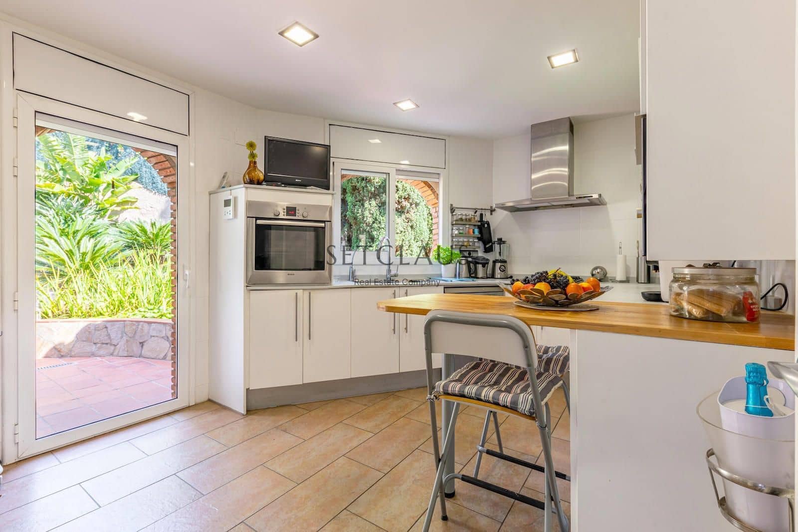 5 soverom Villa til salgs i Alella med svømmebasseng garasje - € 1 250 000 (Ref: 9207811)