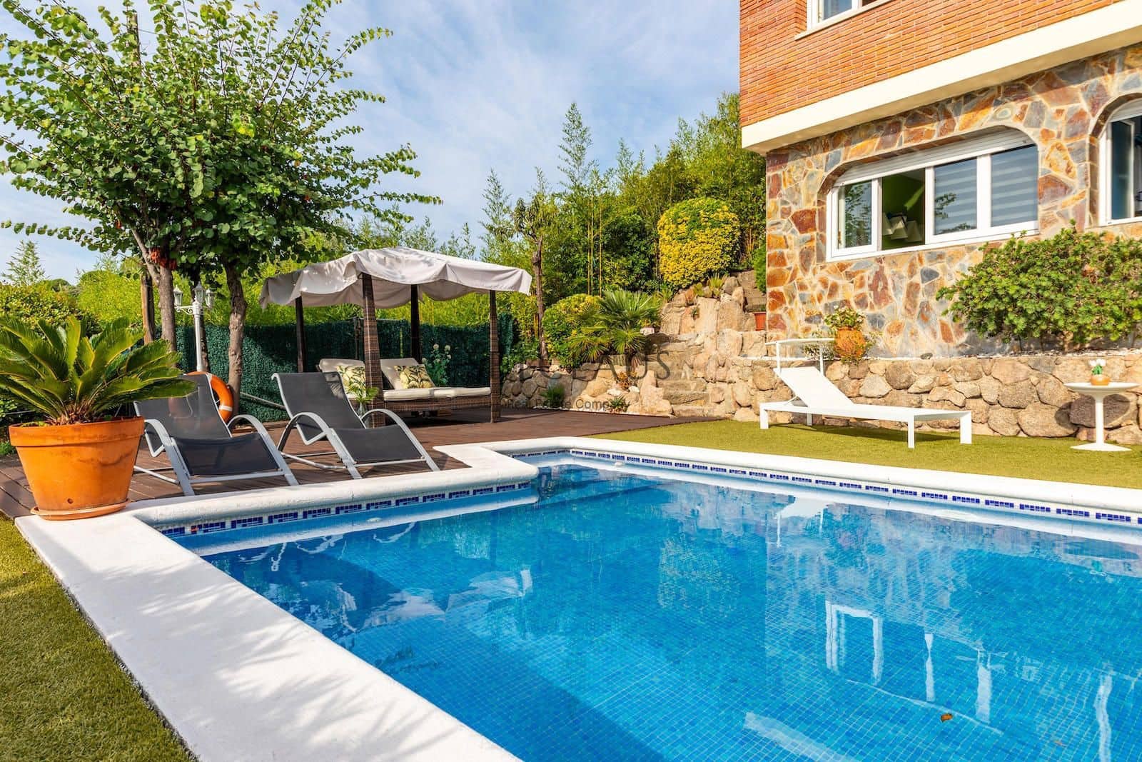 5 soverom Villa til salgs i Alella med svømmebasseng garasje - € 1 250 000 (Ref: 9207811)