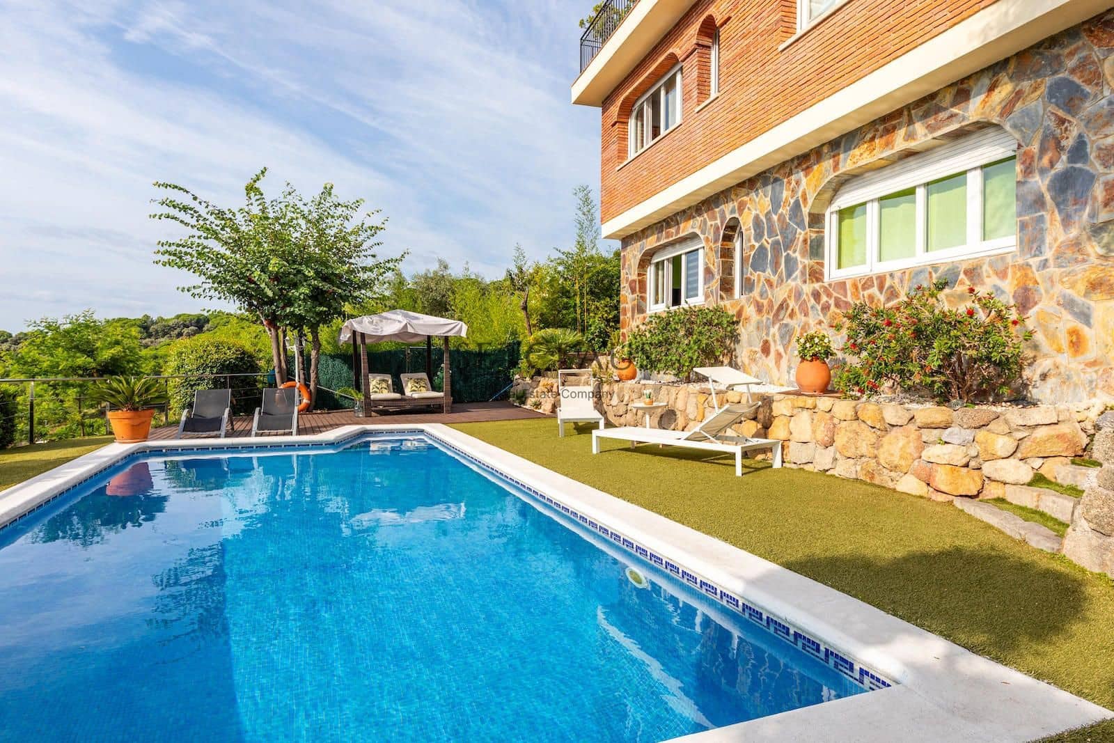 5 soverom Villa til salgs i Alella med svømmebasseng garasje - € 1 250 000 (Ref: 9207811)