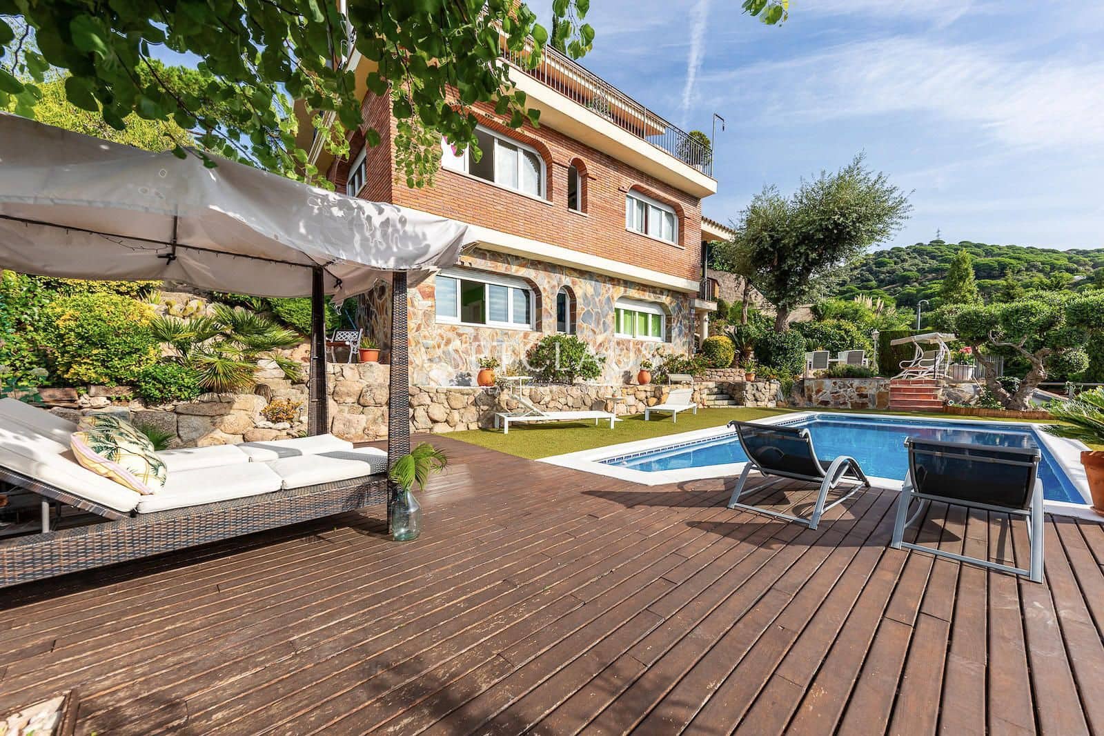 5 sypialnia Willa na sprzedaż w Alella z basenem garażem - 1 190 000 € (Ref: 9207811)