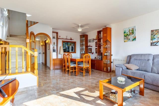 4 bedroom Townhouse for sale in El Masnou with garage - € 630,000 (Ref: 9275188)