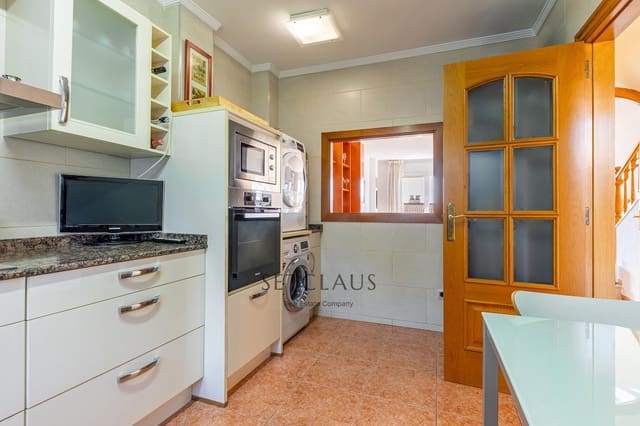 4 bedroom Townhouse for sale in El Masnou with garage - € 630,000 (Ref: 9275188)