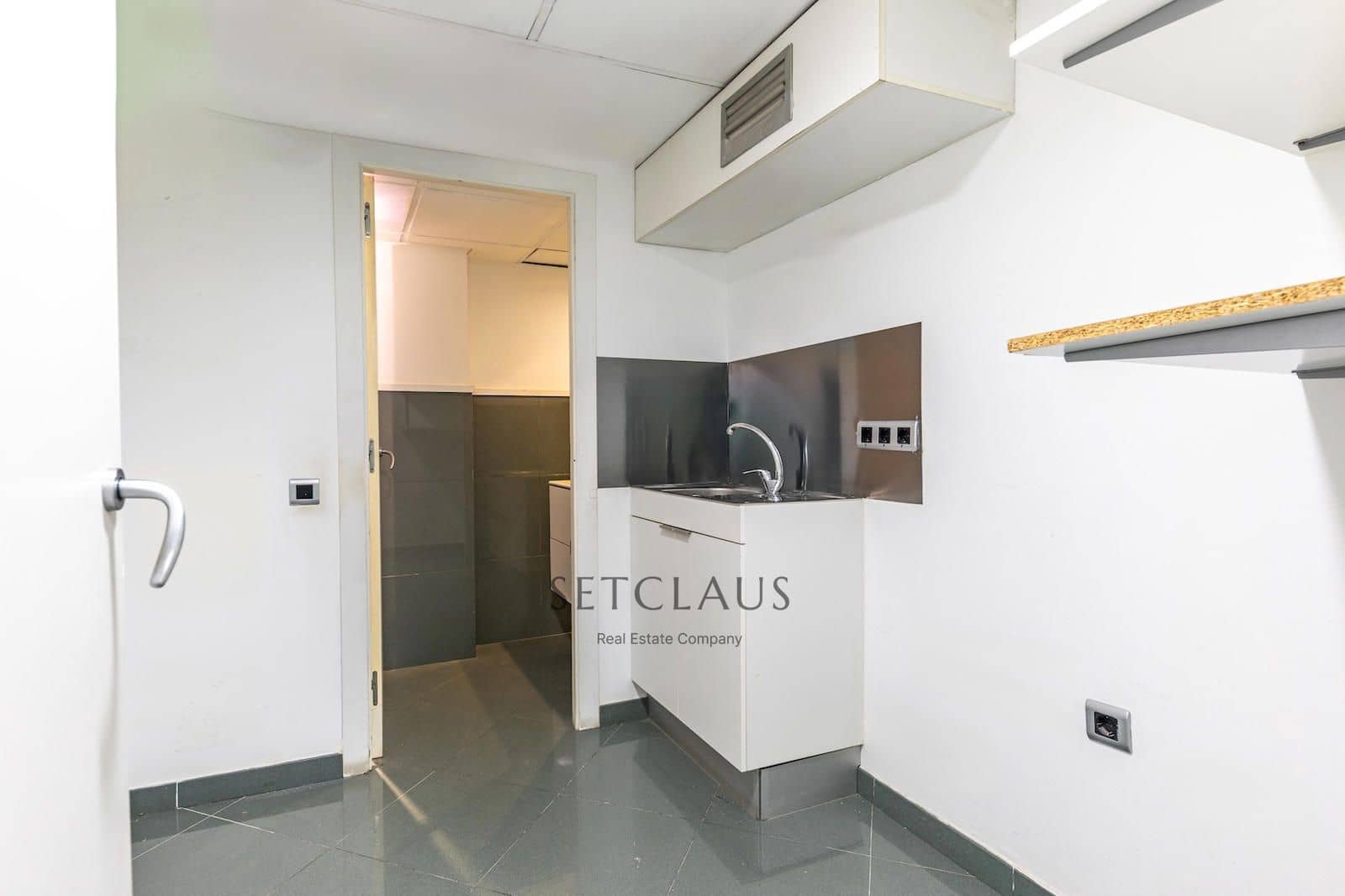 Leilighet til salgs i Barcelona by - € 399 000 (Ref: 9289649)