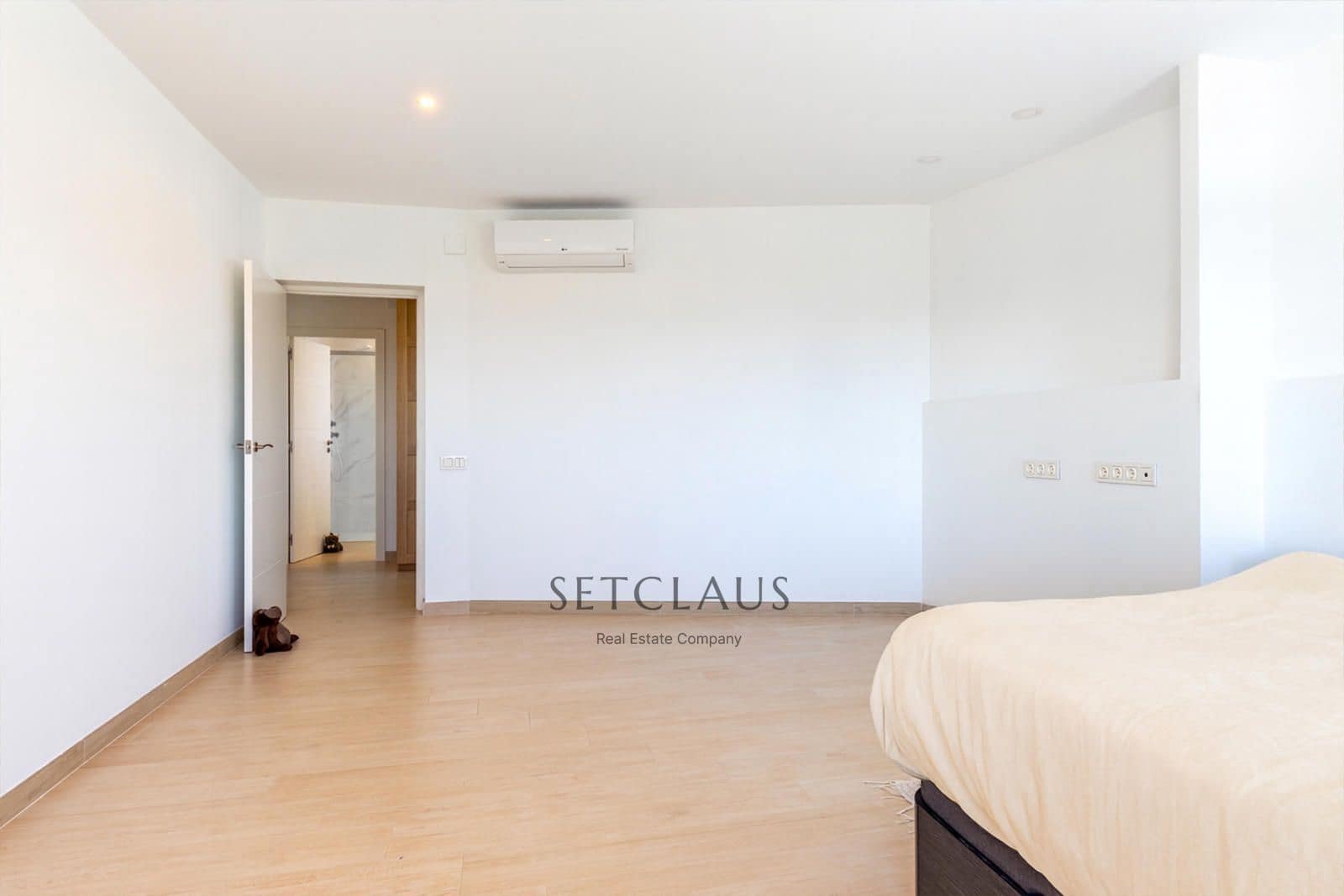 5 soverom Villa til salgs i Premia de Dalt med svømmebasseng garasje - € 1 350 000 (Ref: 9307124)