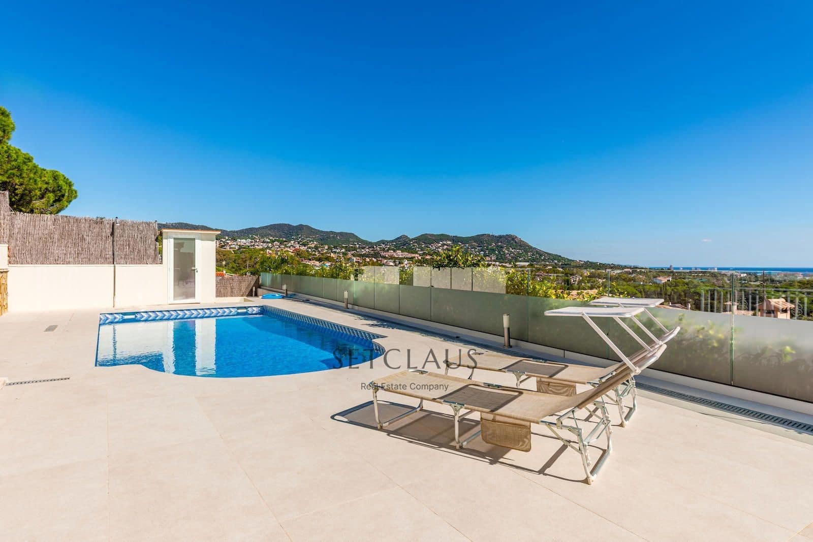 5 soverom Villa til salgs i Premia de Dalt med svømmebasseng garasje - € 1 350 000 (Ref: 9307124)