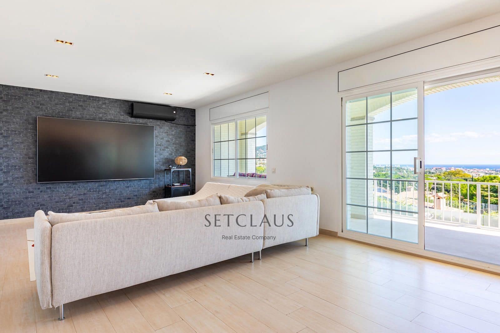 5 soverom Villa til salgs i Premia de Dalt med svømmebasseng garasje - € 1 350 000 (Ref: 9307124)