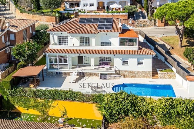 5 Zimmer Villa zu verkaufen in Premià de Dalt mit Pool Garage - 1.350.000 € (Ref: 9307124)