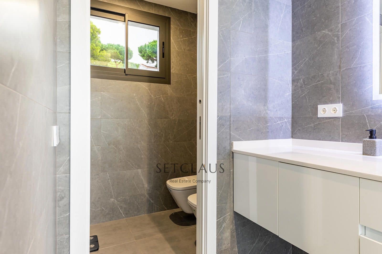 5 soverom Villa til salgs i Badalona med svømmebasseng garasje - € 1 375 000 (Ref: 9331868)