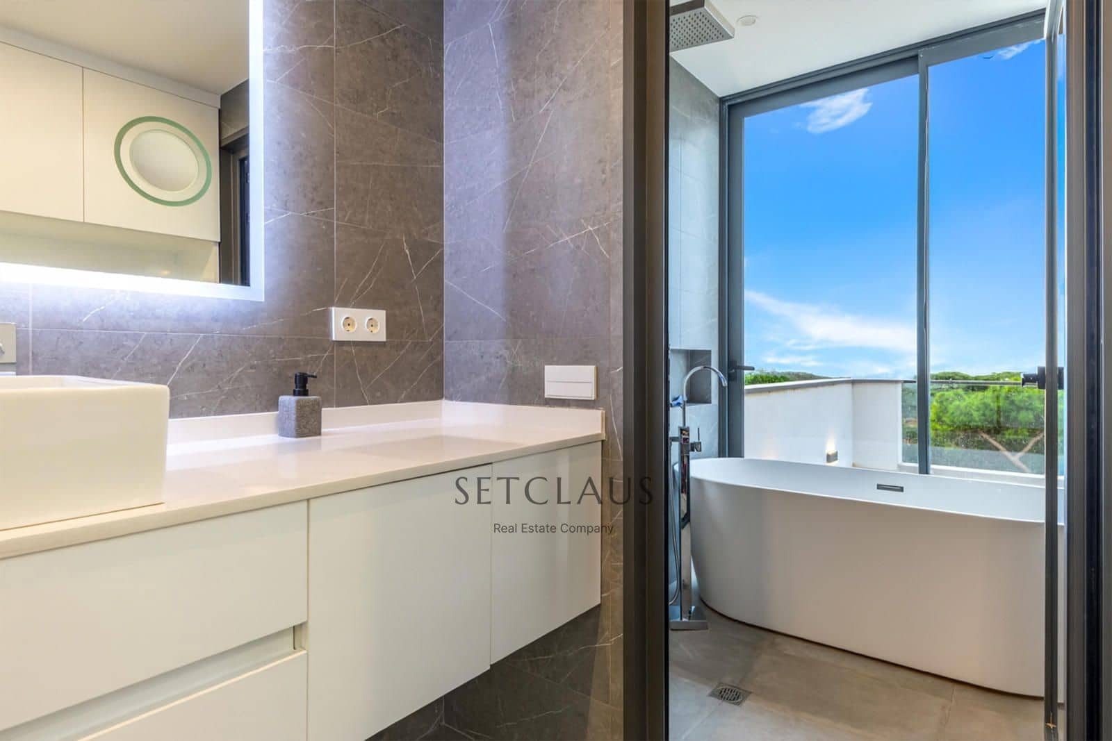 5 soverom Villa til salgs i Badalona med svømmebasseng garasje - € 1 375 000 (Ref: 9331868)