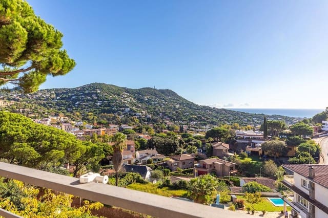 5 soverom Villa til salgs i Cabrils med svømmebasseng garasje - € 770 000 (Ref: 9332747)