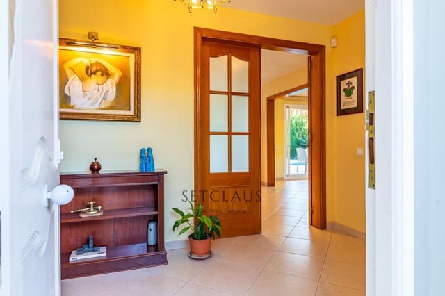 5 slaapkamer Villa te koop in Caldes d'Estrac met zwembad garage - € 830.000 (Ref: 9343607)