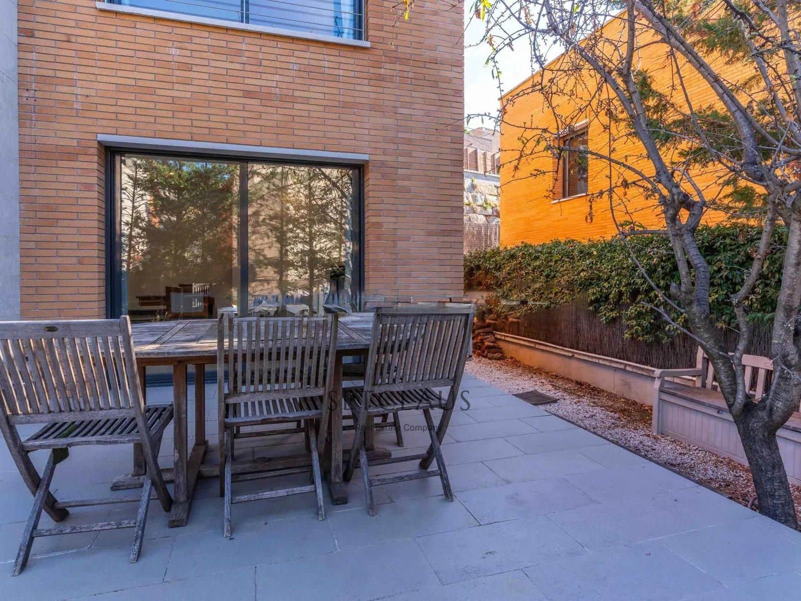 5 bedroom Villa for sale in Alella with pool garage - € 1,100,000 (Ref: 9345704)