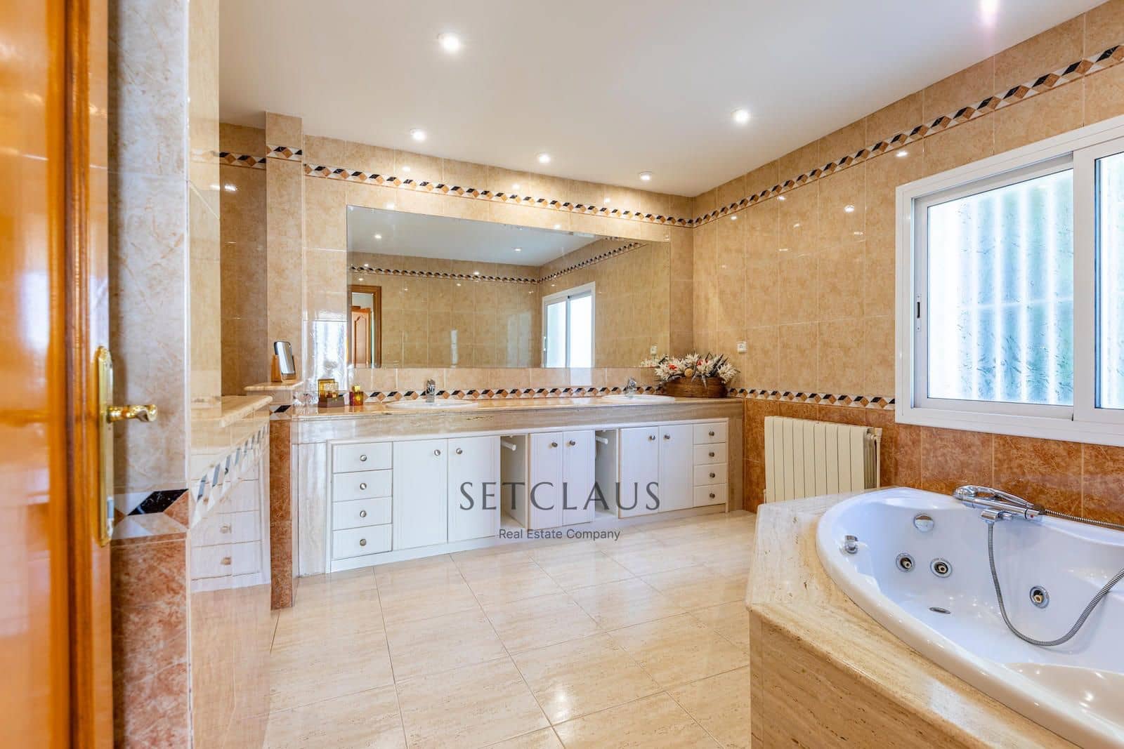 7 sypialnia Willa na sprzedaż w Alella z basenem garażem - 1 200 000 € (Ref: 9354527)