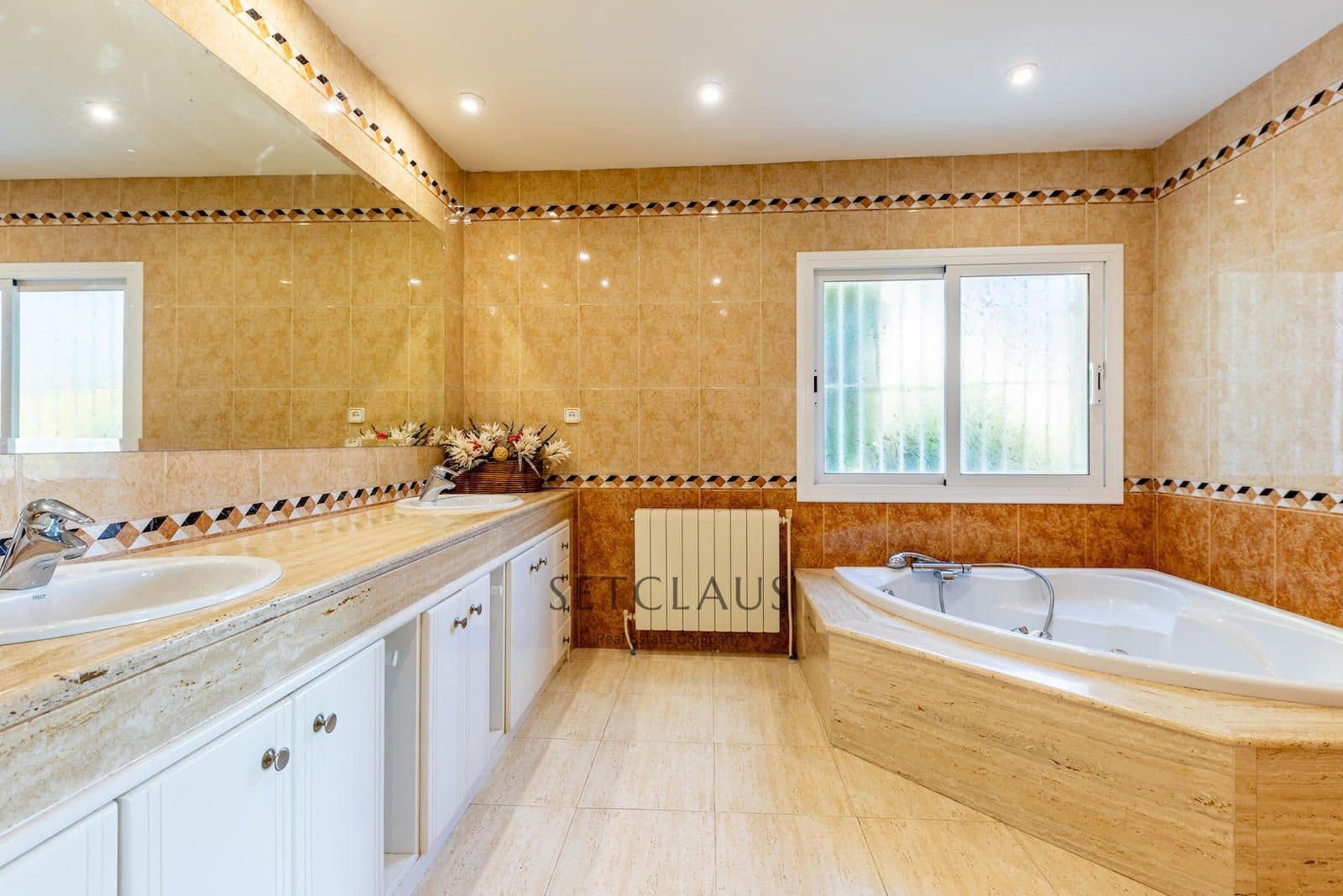 7 sypialnia Willa na sprzedaż w Alella z basenem garażem - 1 200 000 € (Ref: 9354527)