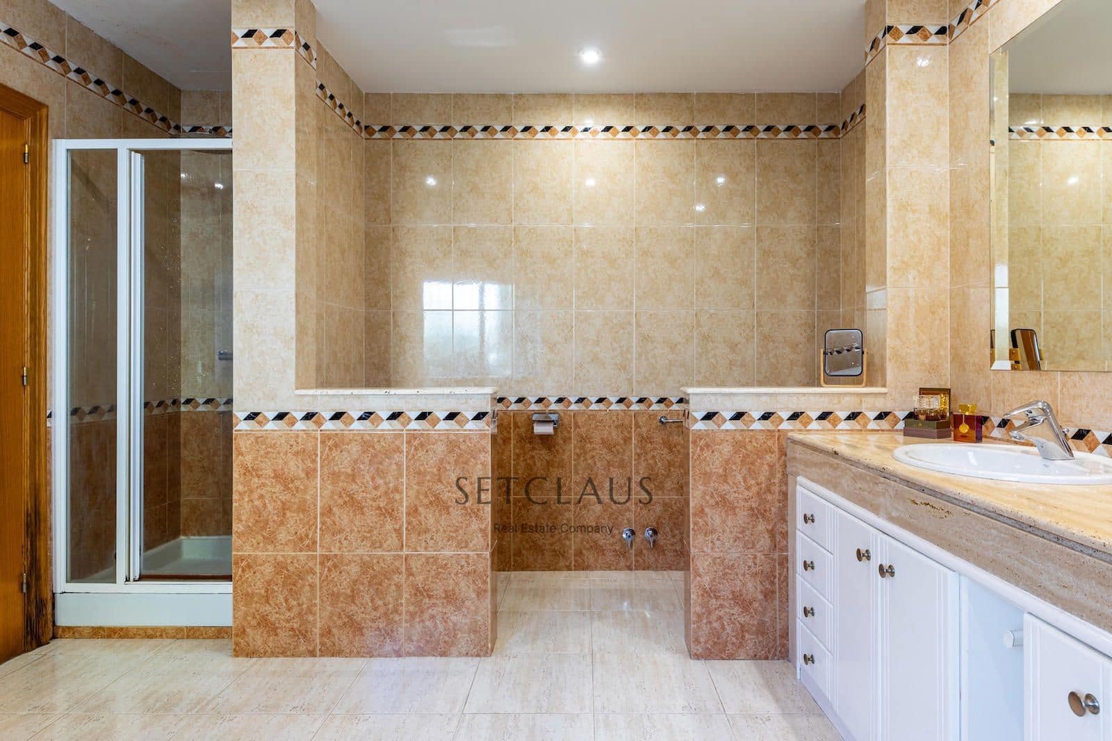 7 sypialnia Willa na sprzedaż w Alella z basenem garażem - 1 200 000 € (Ref: 9354527)