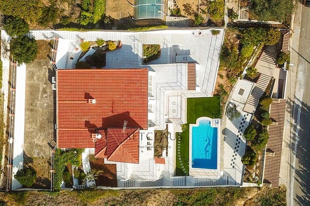 7 soverom Villa til salgs i Alella med svømmebasseng garasje - € 1 200 000 (Ref: 9354527)