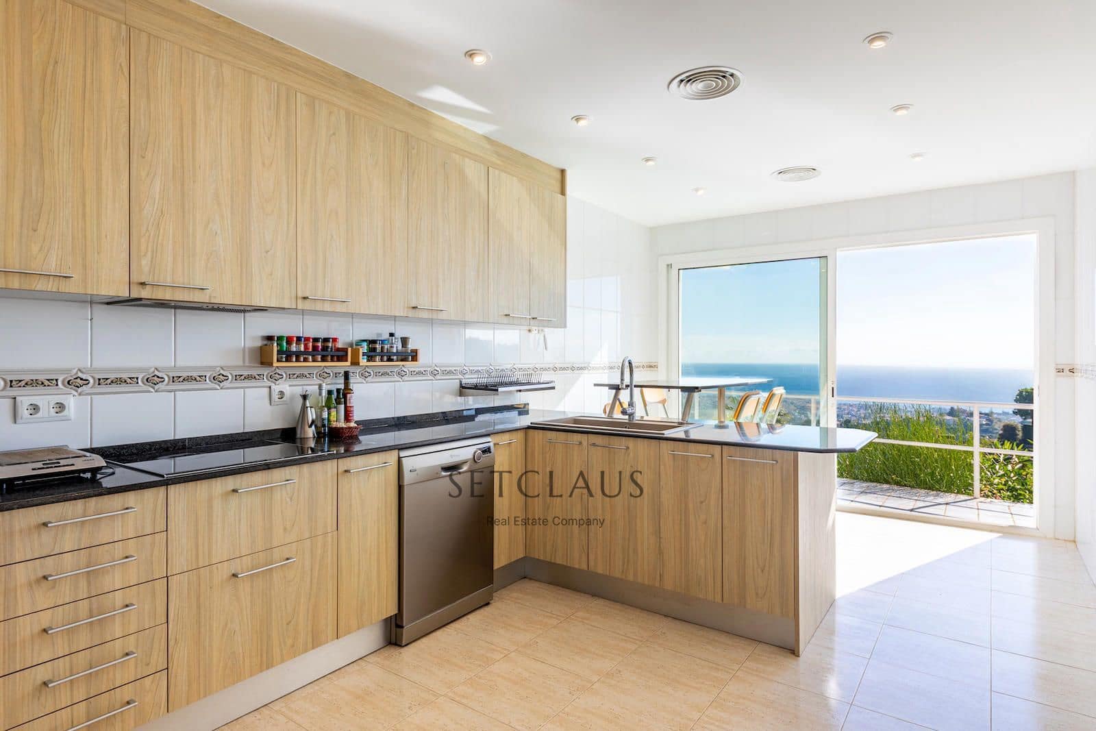 7 sypialnia Willa na sprzedaż w Alella z basenem garażem - 1 200 000 € (Ref: 9354527)