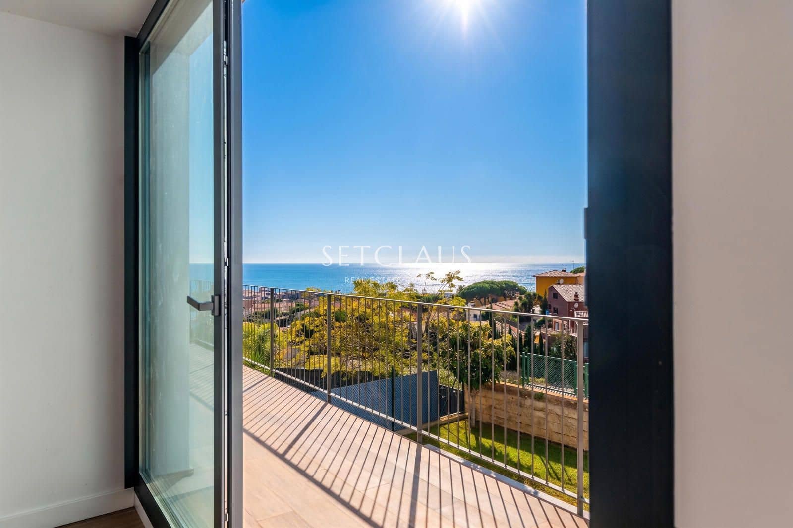 6 bedroom Villa for sale in Premia de Dalt with pool garage - € 1,350,000 (Ref: 9357745)