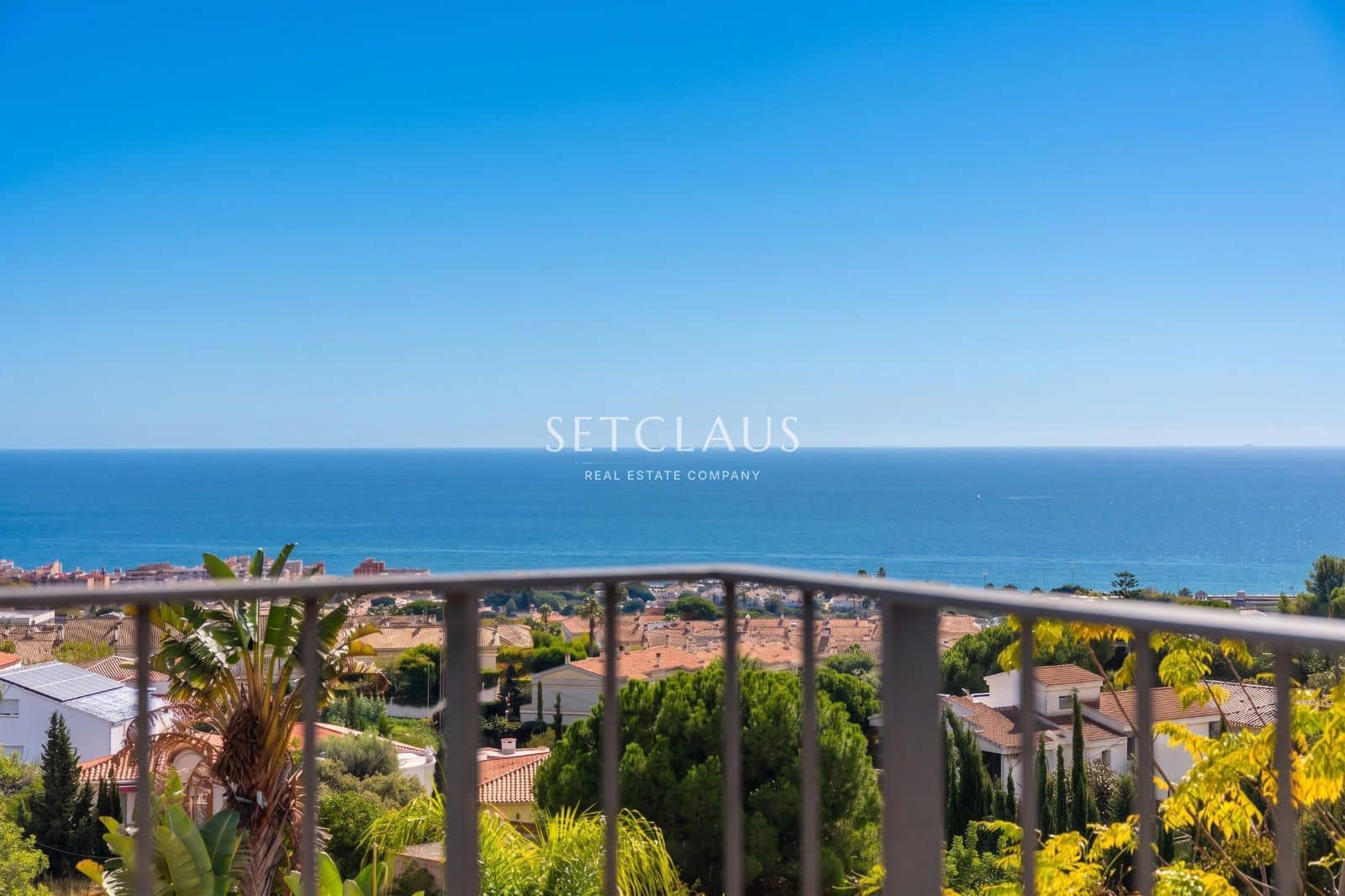6 bedroom Villa for sale in Premia de Dalt with pool garage - € 1,350,000 (Ref: 9357745)
