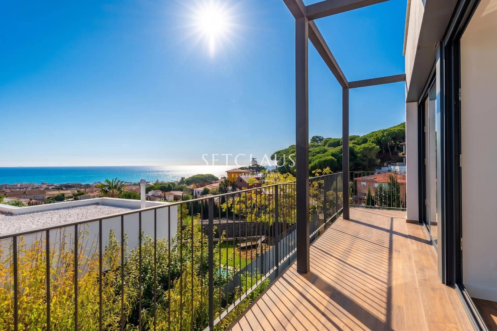 6 bedroom Villa for sale in Premia de Dalt with pool garage - € 1,350,000 (Ref: 9357745)