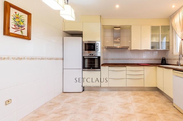 4 makuuhuone Omakotitalo myytävänä paikassa Premià de Mar - 489 000 € (Ref: 9369118)