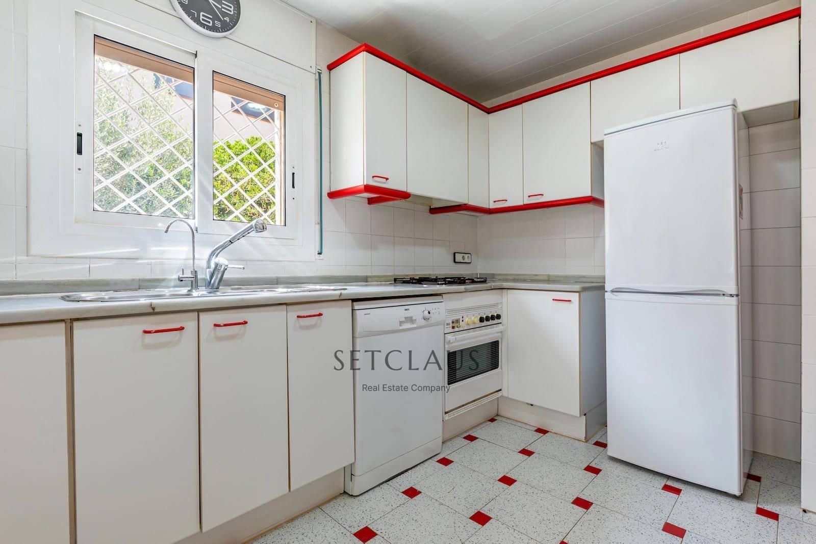 4 bedroom Villa for sale in Alella with garage - € 565,000 (Ref: 9373937)