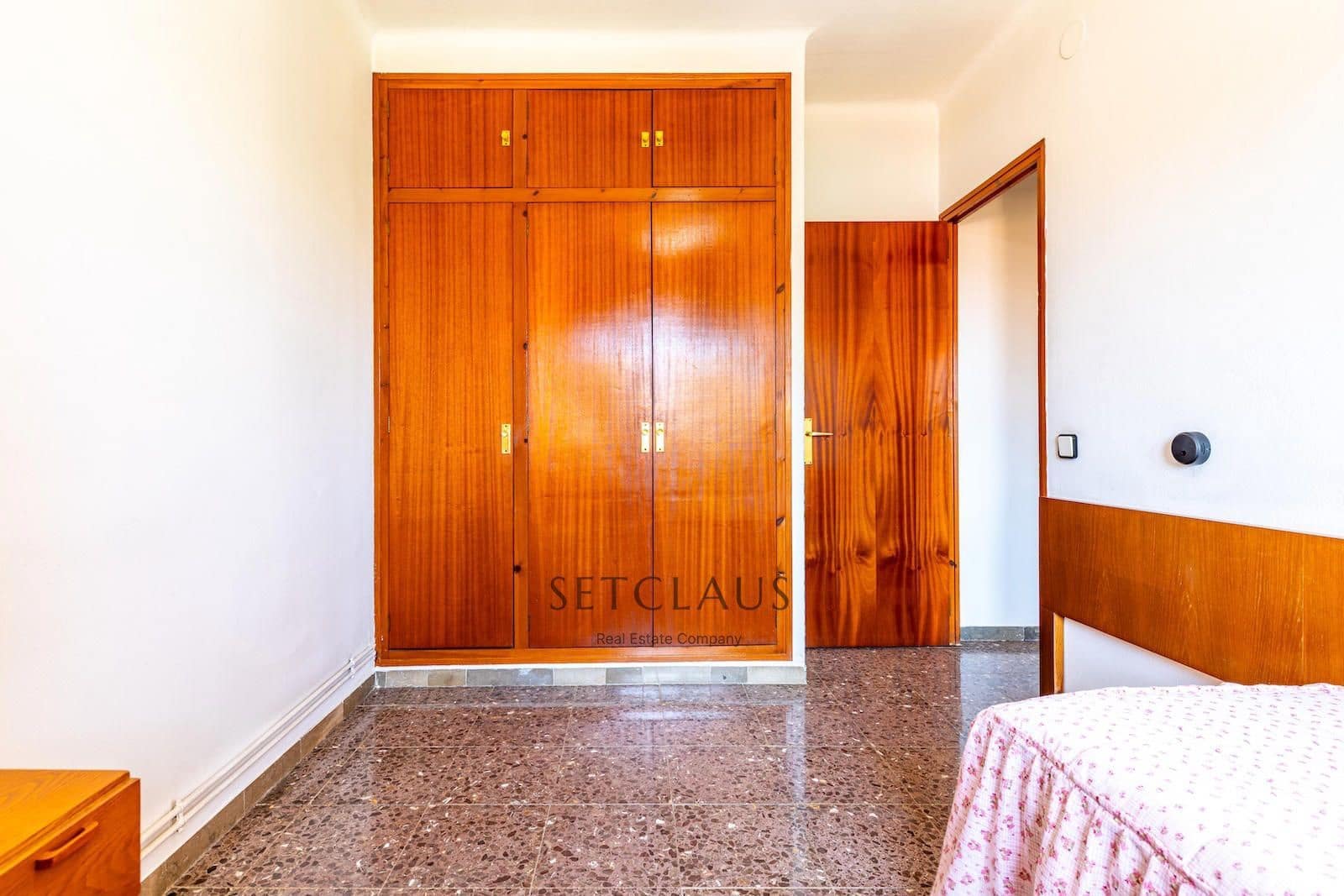 4 bedroom Villa for sale in Alella with garage - € 565,000 (Ref: 9373937)