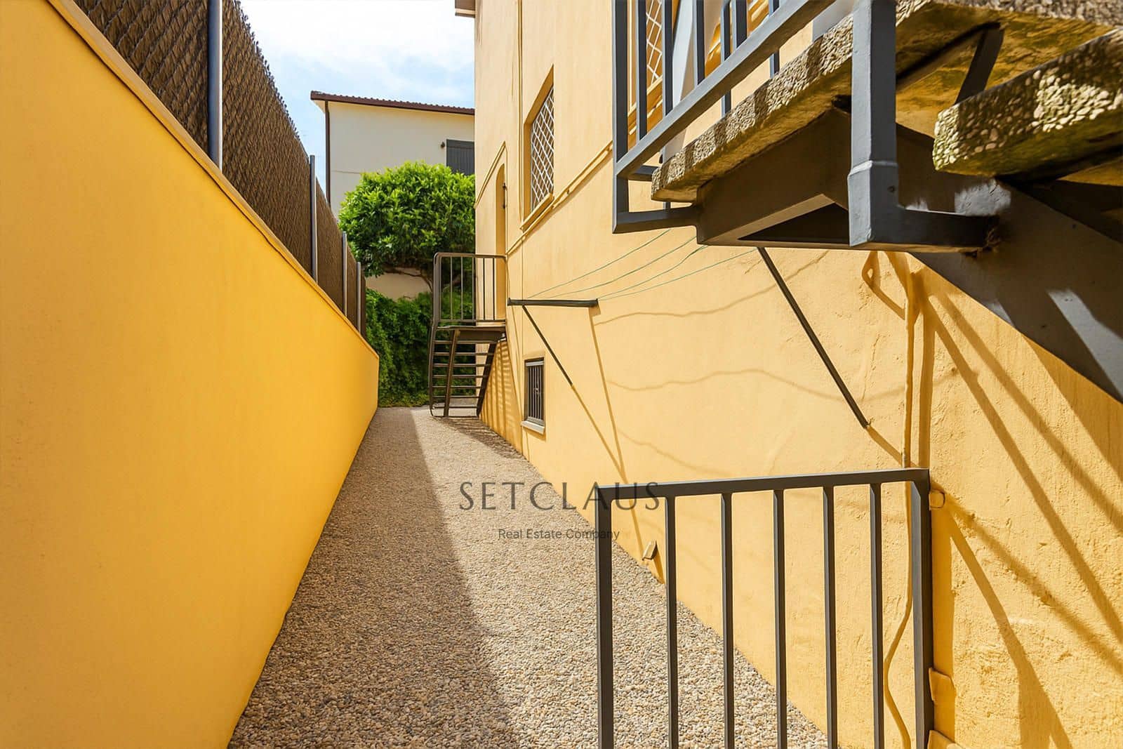 4 bedroom Villa for sale in Alella with garage - € 565,000 (Ref: 9373937)