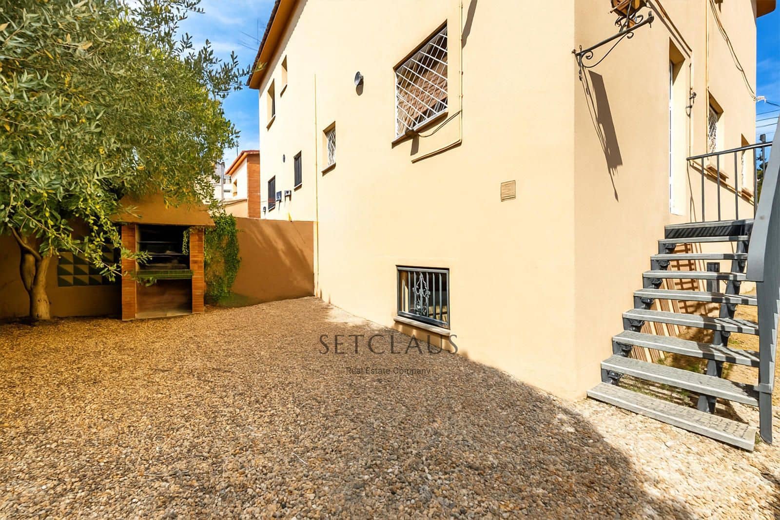 4 bedroom Villa for sale in Alella with garage - € 565,000 (Ref: 9373937)