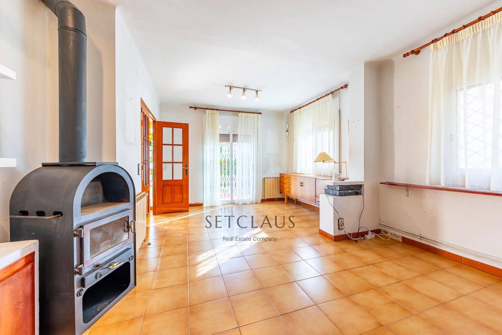 4 bedroom Villa for sale in Alella with garage - € 565,000 (Ref: 9373937)
