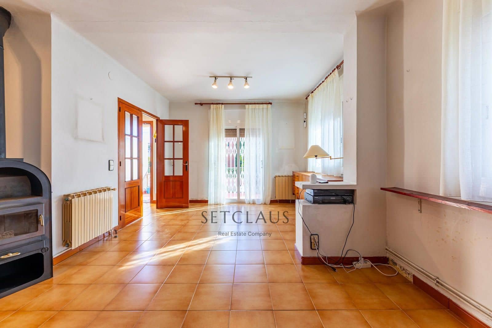 4 bedroom Villa for sale in Alella with garage - € 565,000 (Ref: 9373937)