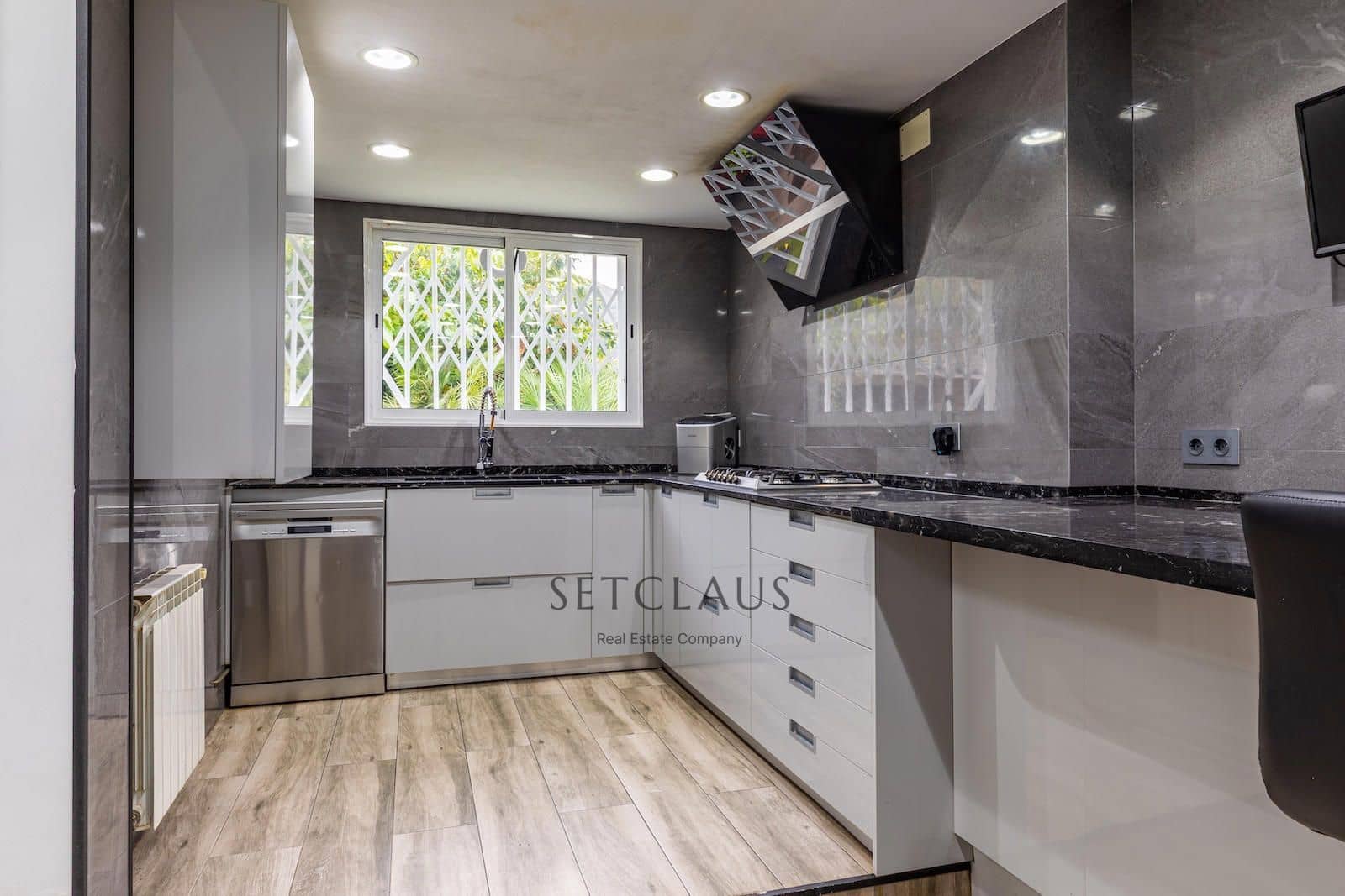 13 soverom Villa til salgs i Alella med svømmebasseng - € 1 600 000 (Ref: 9394037)