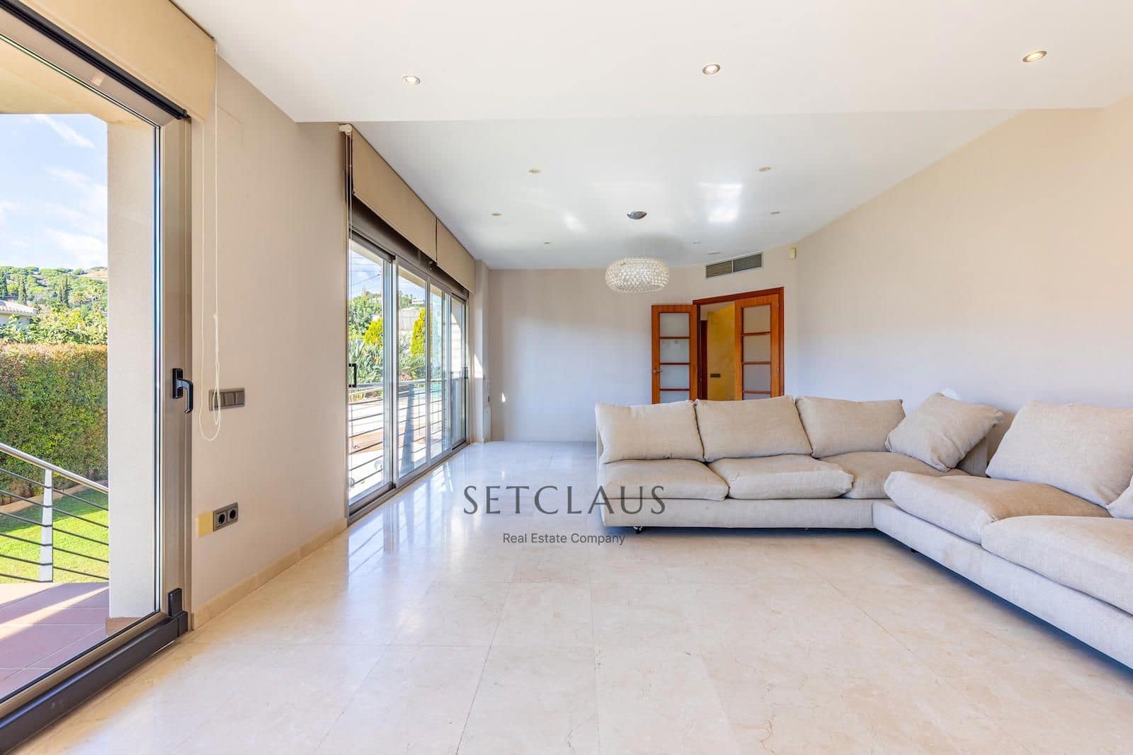 7 bedroom Villa for sale in Alella with pool garage - € 1,200,000 (Ref: 9405888)