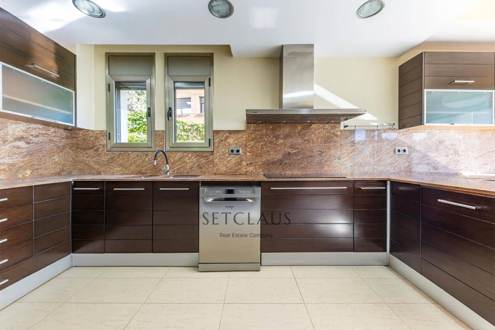 7 bedroom Villa for sale in Alella with pool garage - € 1,200,000 (Ref: 9405888)