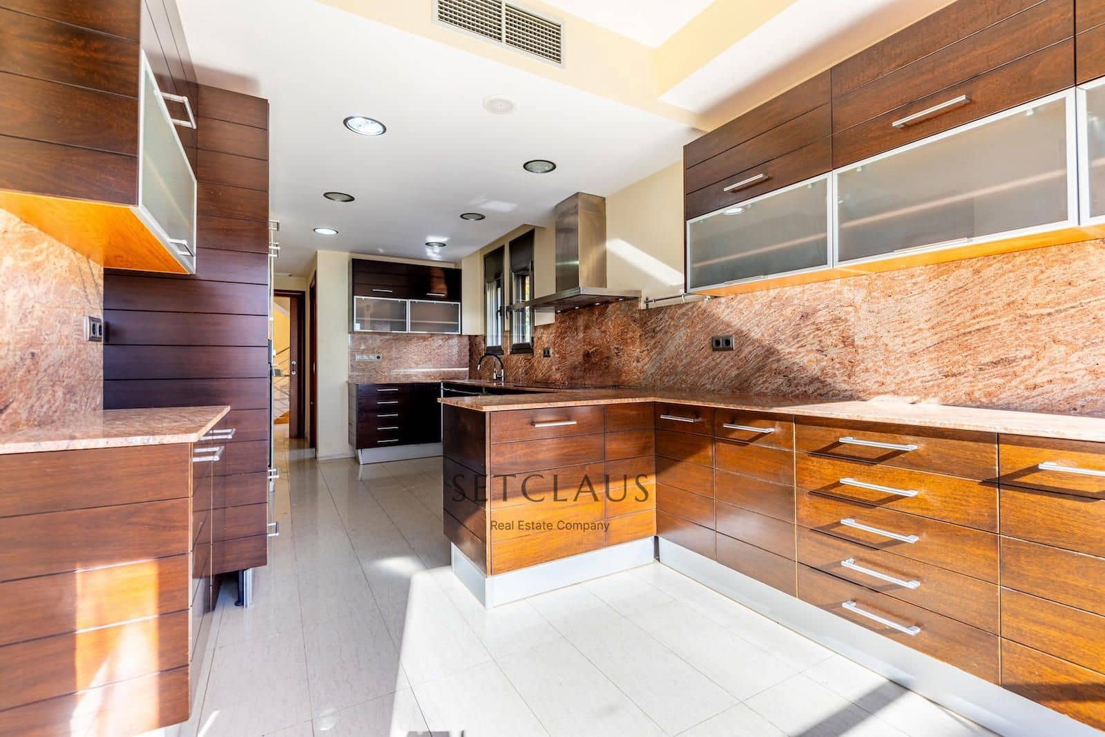 7 bedroom Villa for sale in Alella with pool garage - € 1,200,000 (Ref: 9405888)