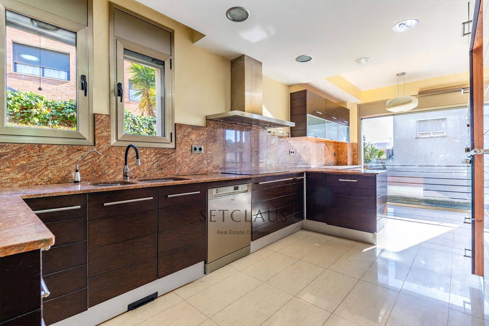 7 bedroom Villa for sale in Alella with pool garage - € 1,200,000 (Ref: 9405888)