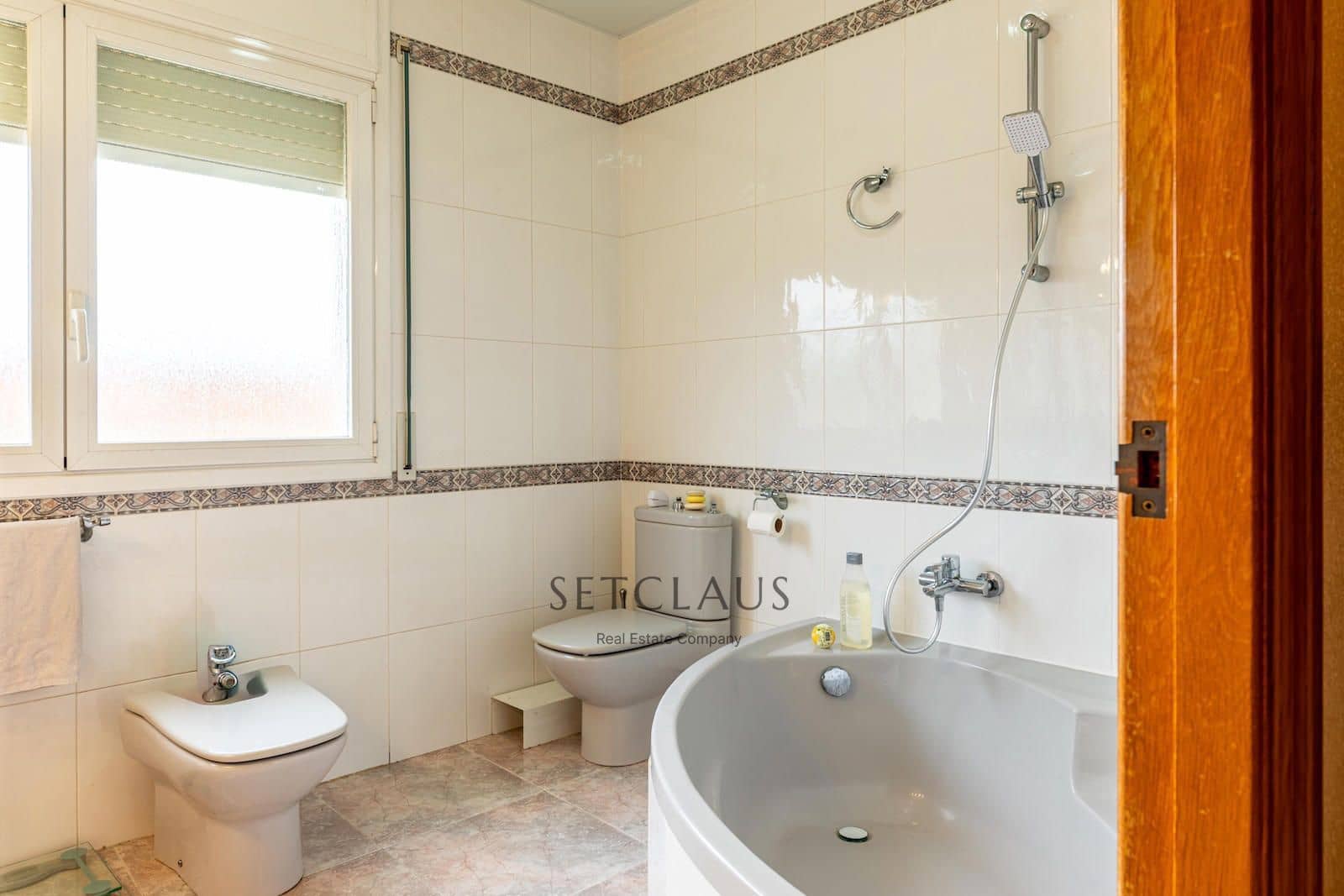 4 soveværelse Byhus til salg i Tiana med swimmingpool - € 699.000 (Ref: 9436453)