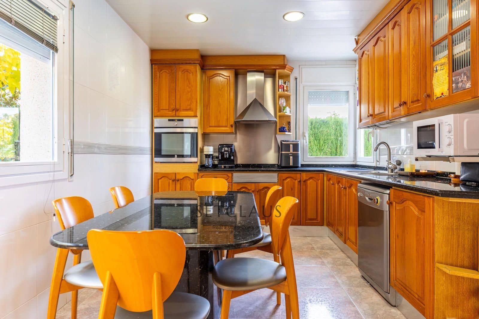 4 soveværelse Byhus til salg i Tiana med swimmingpool - € 699.000 (Ref: 9436453)