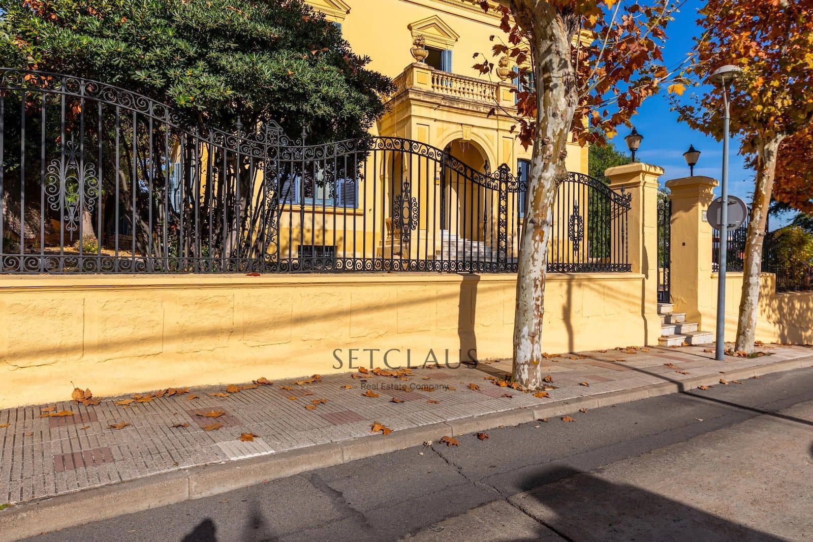 9 sypialnia Willa na sprzedaż w El Masnou z basenem garażem - 2 500 000 € (Ref: 9450579)