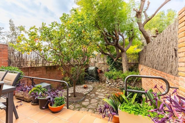 4 makuuhuone Omakotitalo myytävänä paikassa Tiana mukana 
autotalli - 660 000 € (Ref: 9450580)