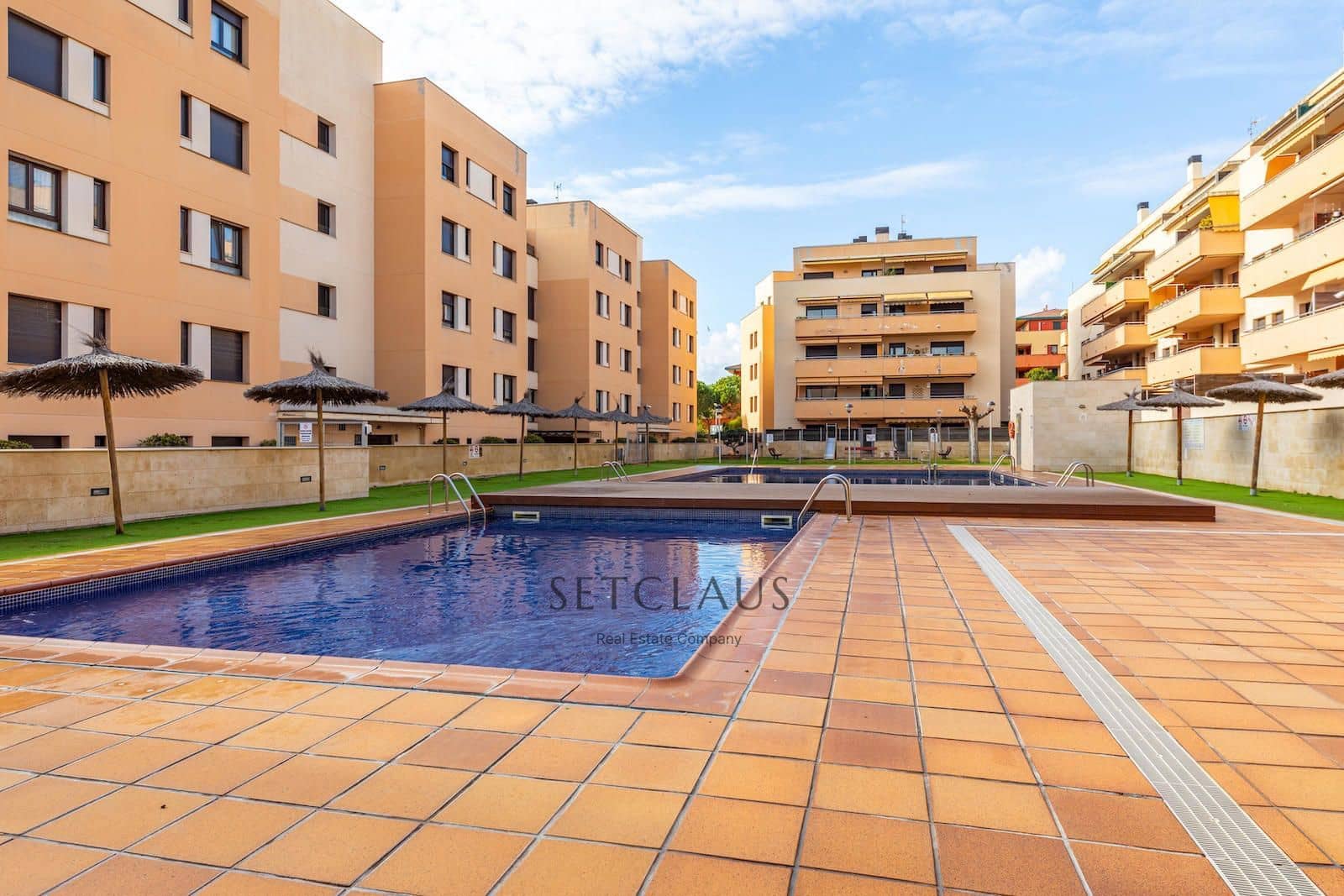 2 bedroom Flat for sale in Lloret de Mar with pool garage - € 298,000 (Ref: 9460614)