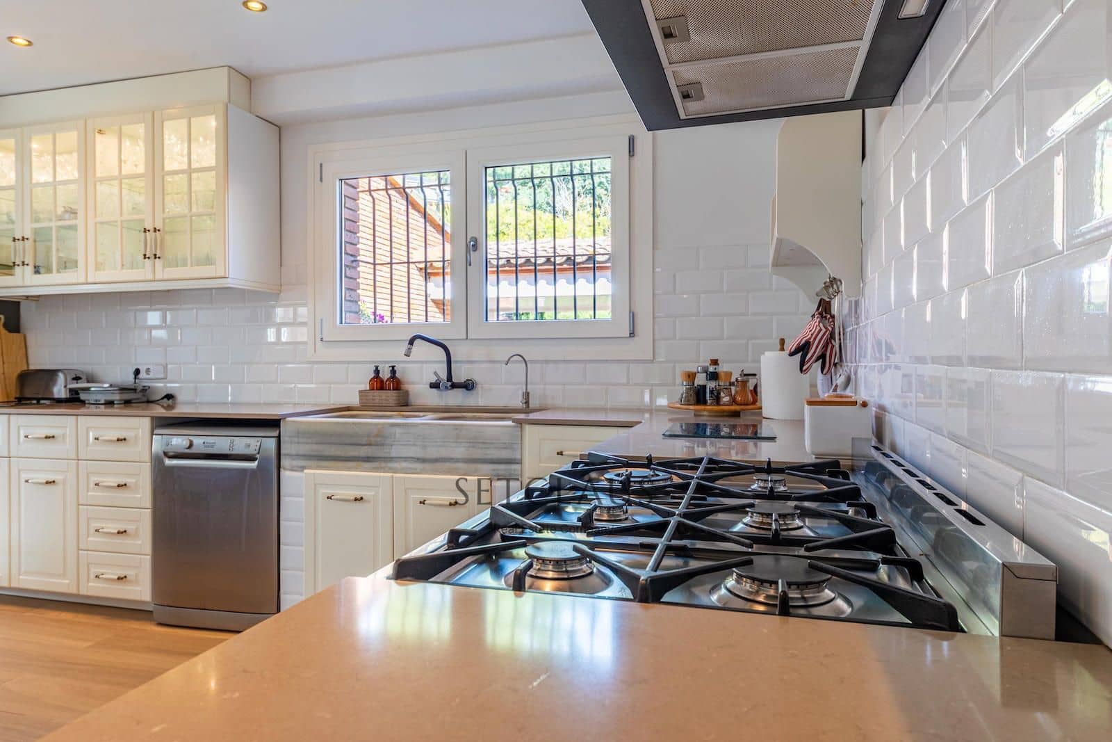 5 bedroom Villa for sale in Premia de Dalt - € 1,295,000 (Ref: 9496470)