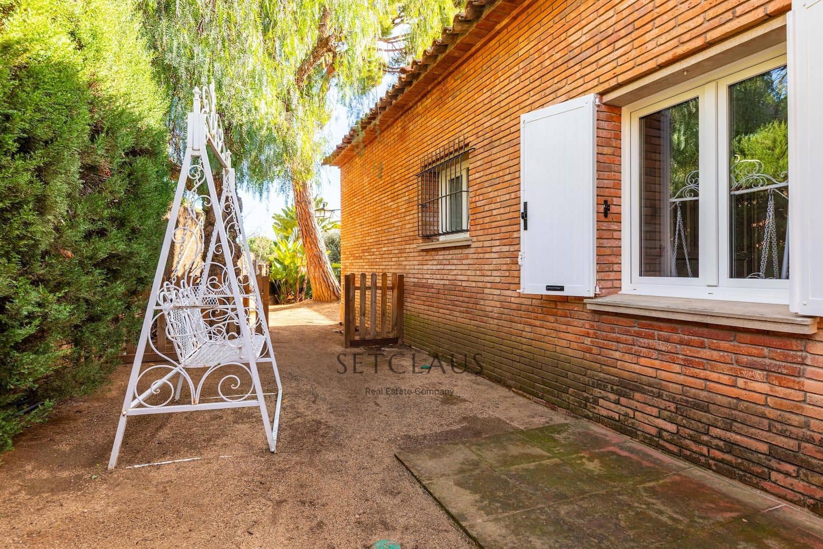 5 bedroom Villa for sale in Premia de Dalt - € 1,295,000 (Ref: 9496470)