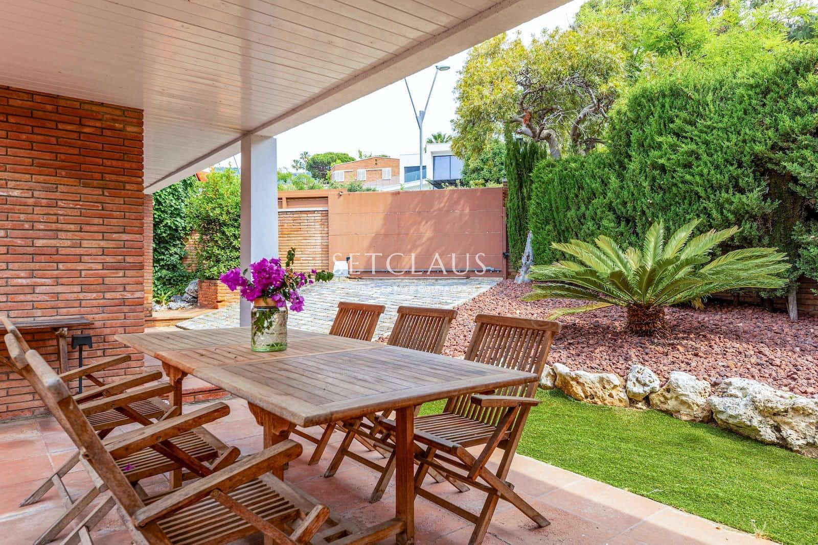5 bedroom Villa for sale in Premia de Dalt with garage - € 995,000 (Ref: 9496470)