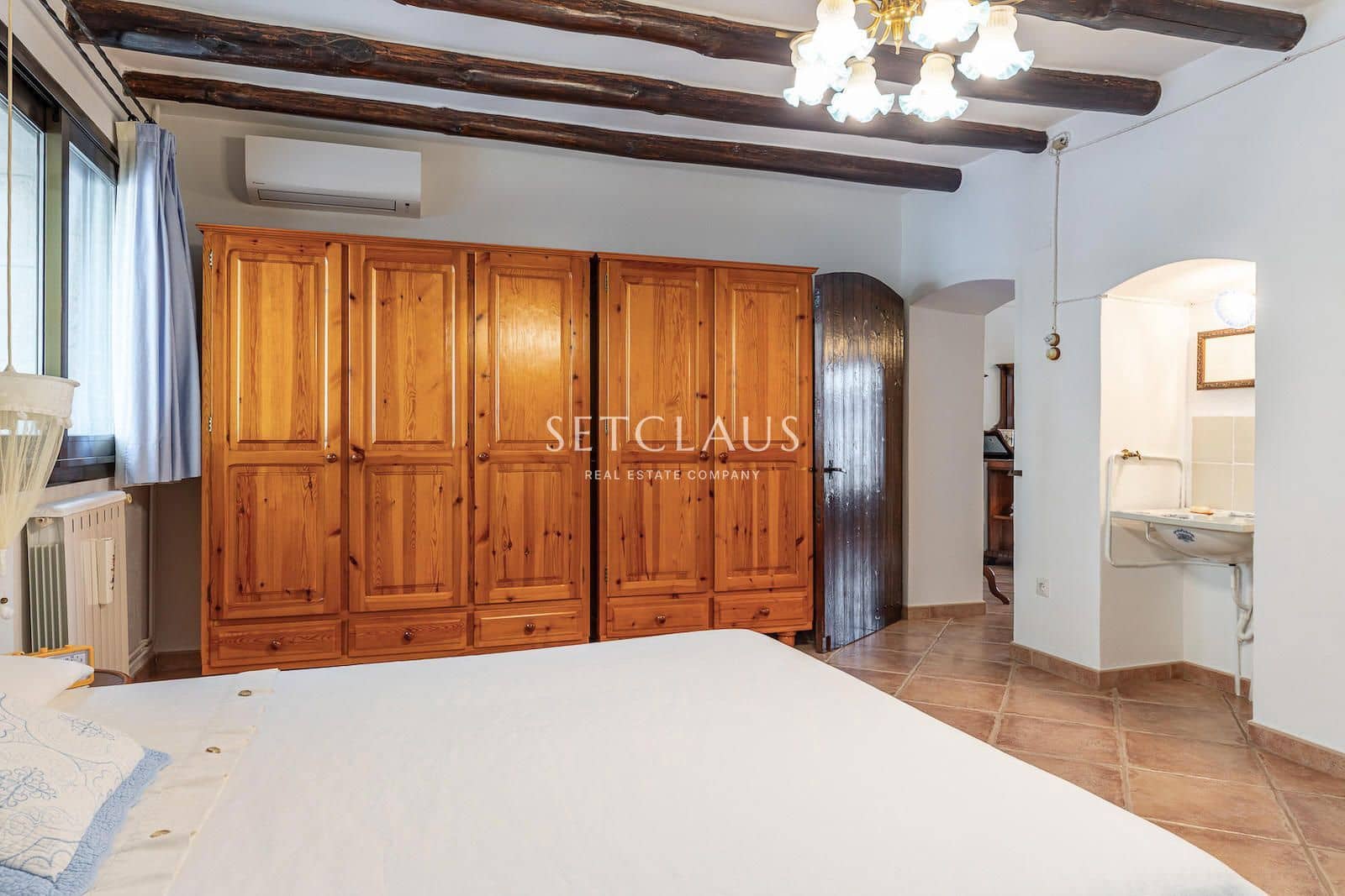 6 sypialnia Willa na sprzedaż w Breda z basenem garażem - 1 100 000 € (Ref: 9496577)