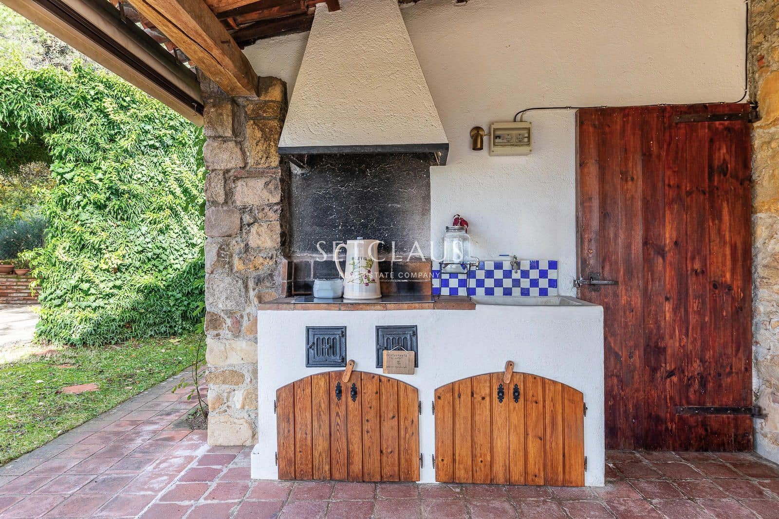 6 sypialnia Willa na sprzedaż w Breda z basenem garażem - 1 100 000 € (Ref: 9496577)