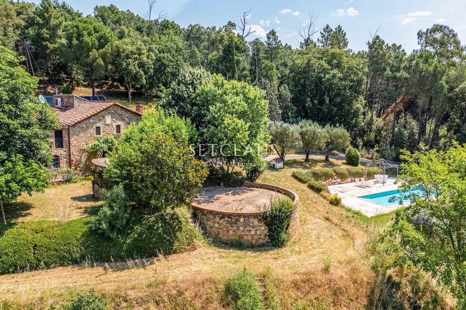 6 bedroom Villa for sale in Breda with pool garage - € 1,100,000 (Ref: 9496577)